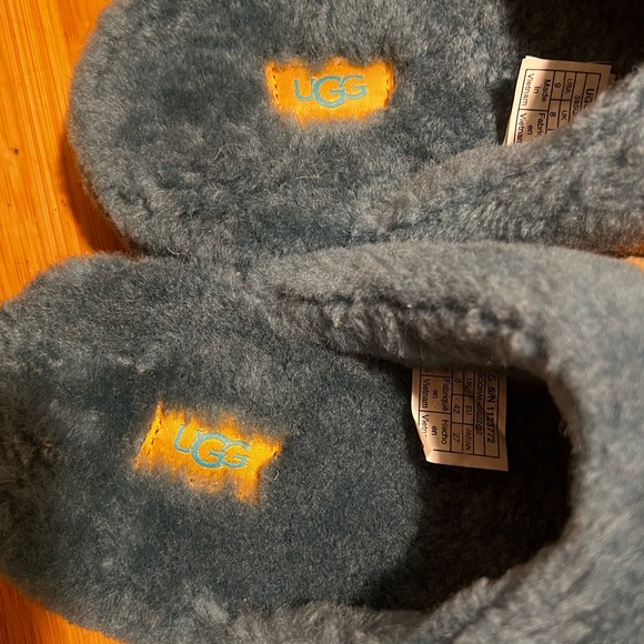 UGG® LE Fluff You Marina Blue Multicolor Sheepskin Plush Slipper Size 9 - Picture 4 of 13